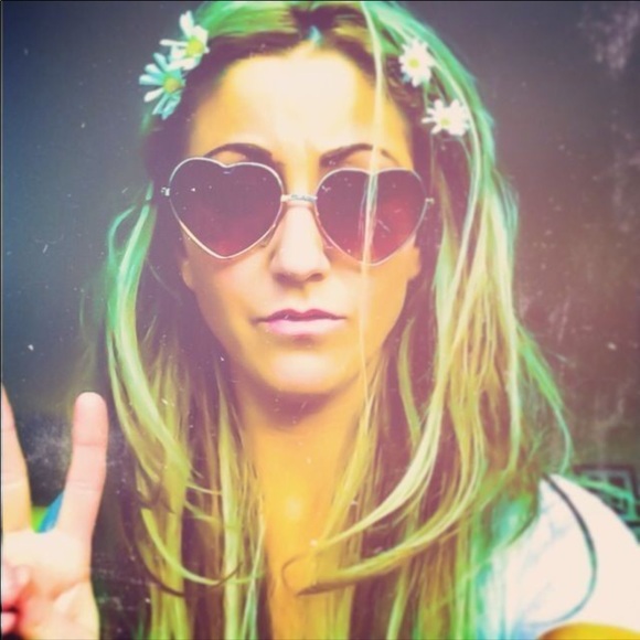 Meet your Posher, Lindsey - Picture 2 of 5